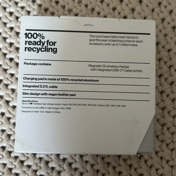NIB Verizon magnetic charging pad - Picture 2 of 3